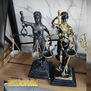مجسمه بانو برنزی عدالت ۵۰ سانتی