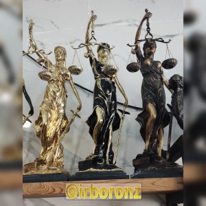 مجسمه بانو عدالت برنزی ۷۰ سانتی
